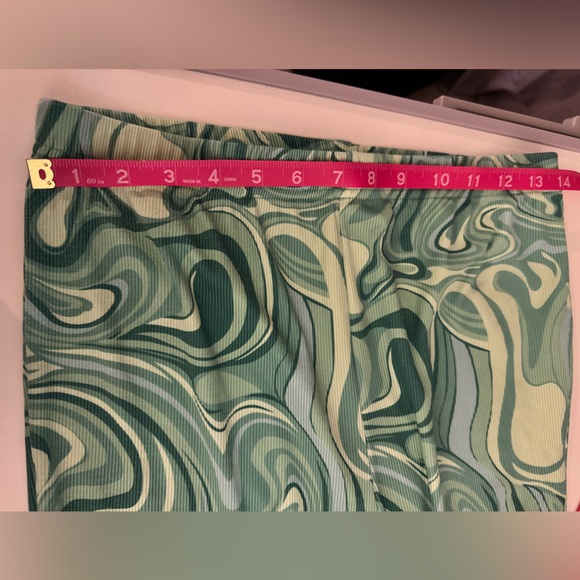 NWOT SHEIN green marble flare pants, size large - Picture 7 of 7